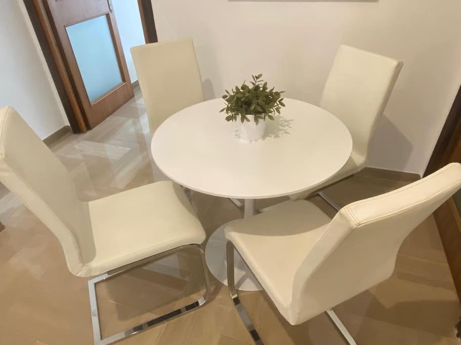 Caesar Apartment Бари Екстериор снимка